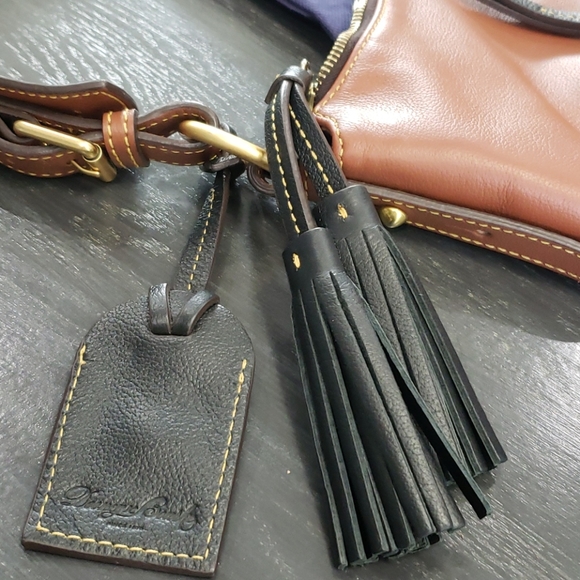 Dooney and Bourke purse - Picture 10 of 16